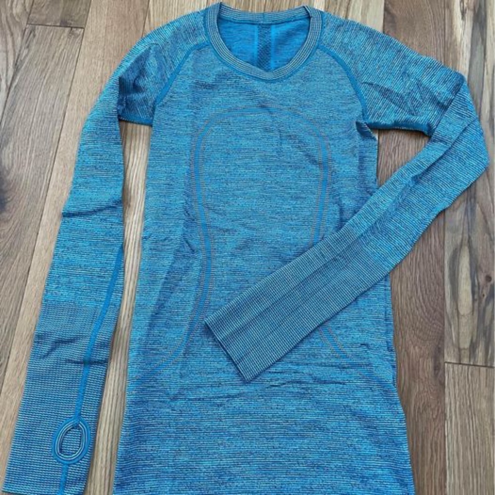 Lululemon women’s long sleeve top